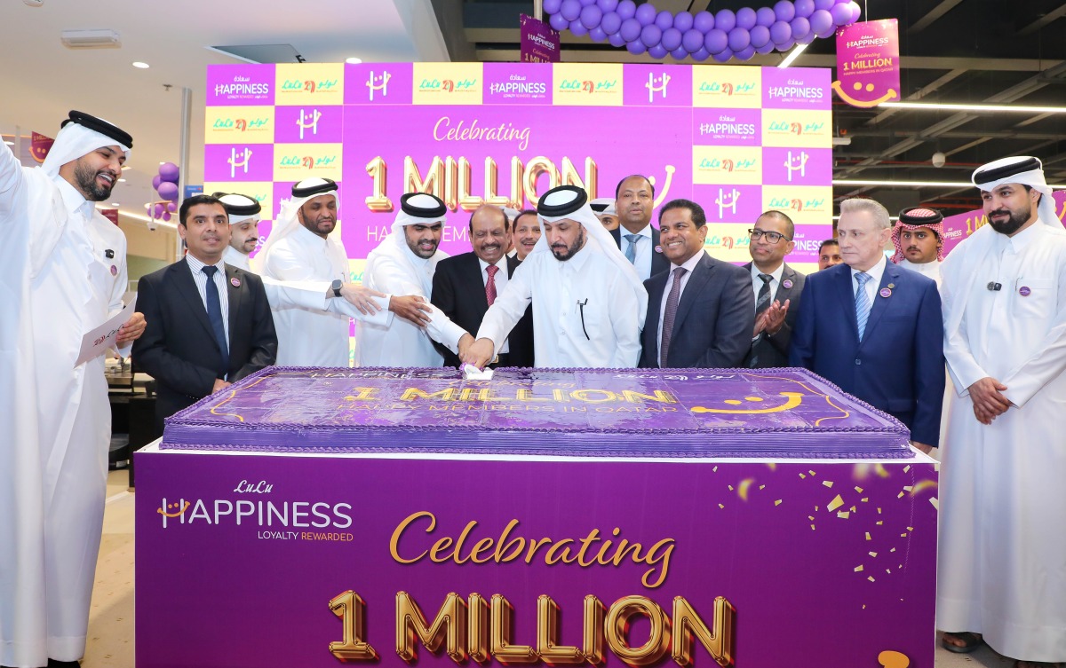 President of the Central Municipal Council Mohammed bin Ali Al-Athbah, Chairman of Lulu Group Yusuffali M A, Lulu Global Operations Director & Chief Sustainability Officer Dr. Mohamed Althaf with officials and guests during the cake cutting event.