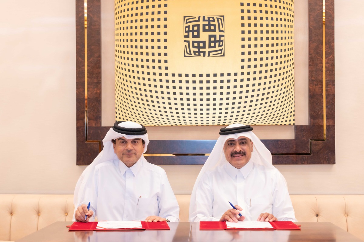 CEO of QIIB Dr. Abdulbasit Ahmad al-Shaibei and Chairman of The Group Securities Hamad bin Khalaf al-Moudadi and during the signing of MoU.
