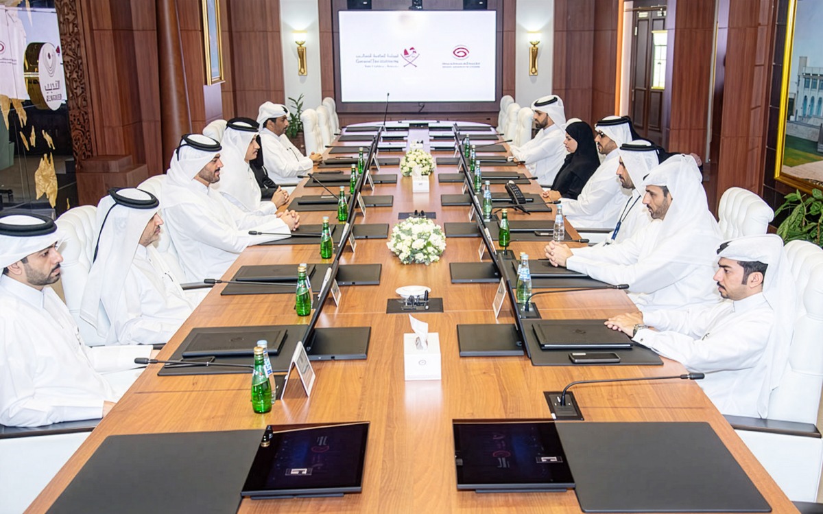The General Authority of Customs and the General Tax Authority officials during the meeting.