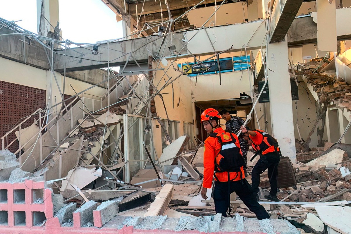 This handout picture taken and released on August 15, 2026 by Indonesia's National Search and Rescue Agency (BASARNAS) shows rescuers working amid the rubble of a damaged building after an earthquake in Maumere, East Nusa Tenggara (Photo by Handout / Indonesia's National Search and Rescue Agency (BASARNAS) / AFP)