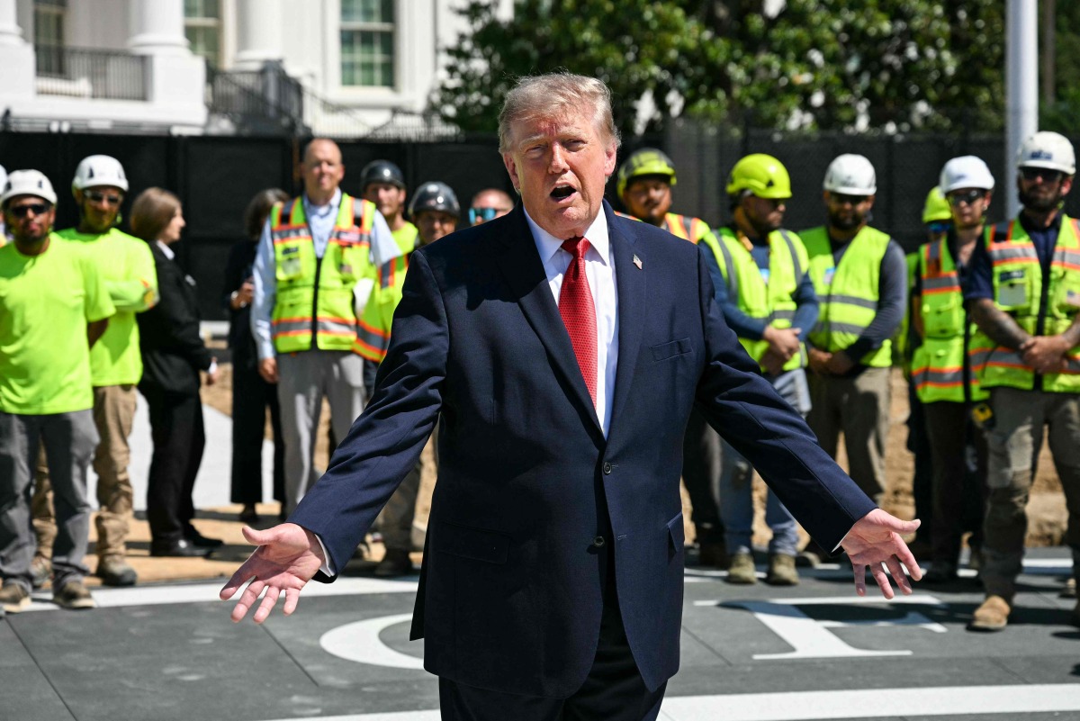 US President Donald Trump speaks to the press at the construction site of a helipad on the South Lawn of the White House in Washington, DC, on August 19, 2026. (Photo by Jim WATSON / AFP)