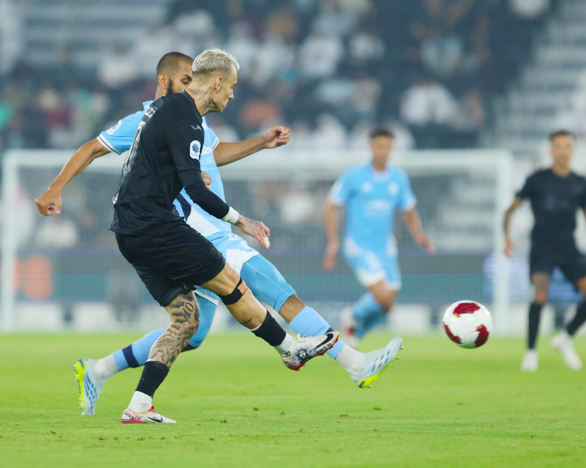 Al Rayyan's Roger Guedes (foreground) in action during match against Al Wakrah.