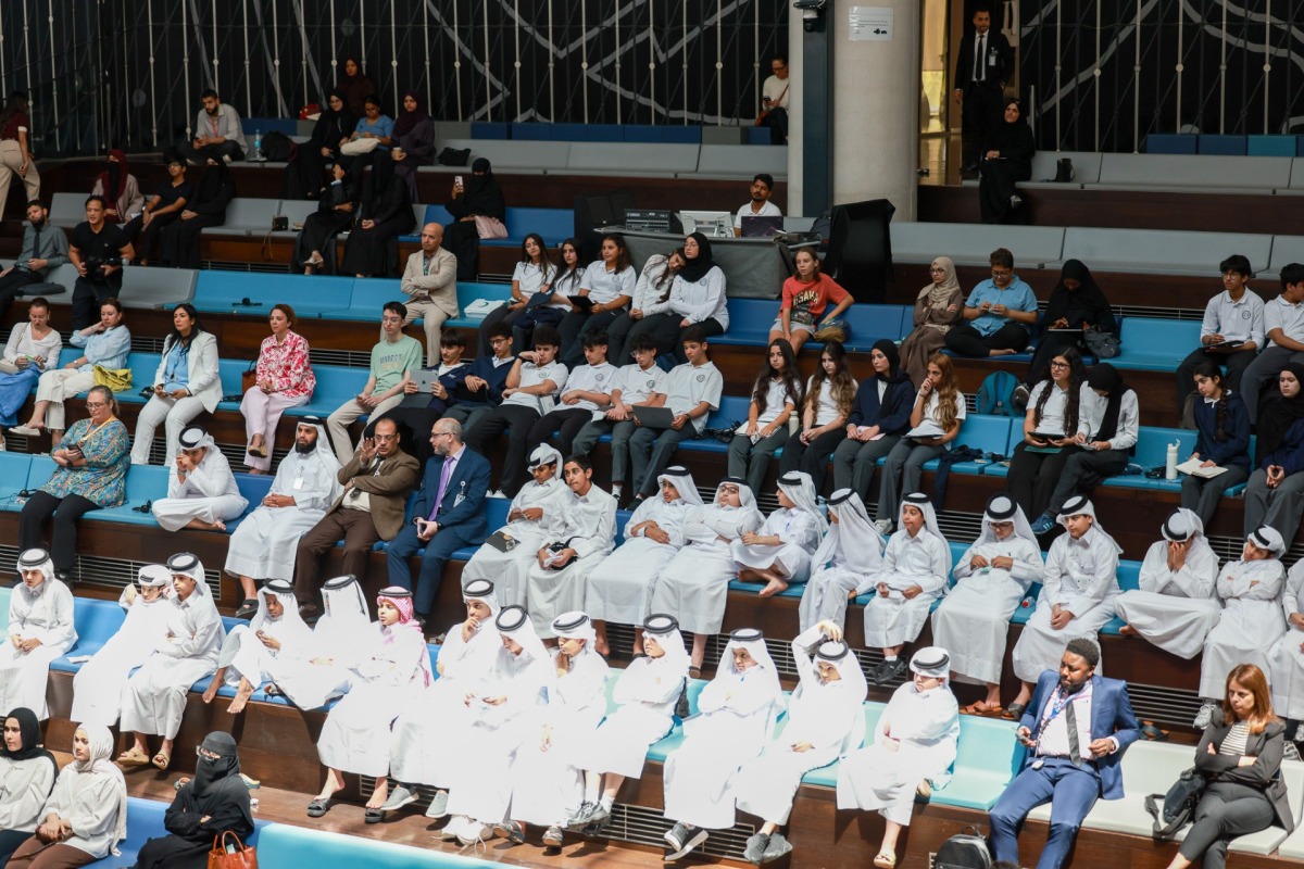 Students and teachers attending the seminar. 
