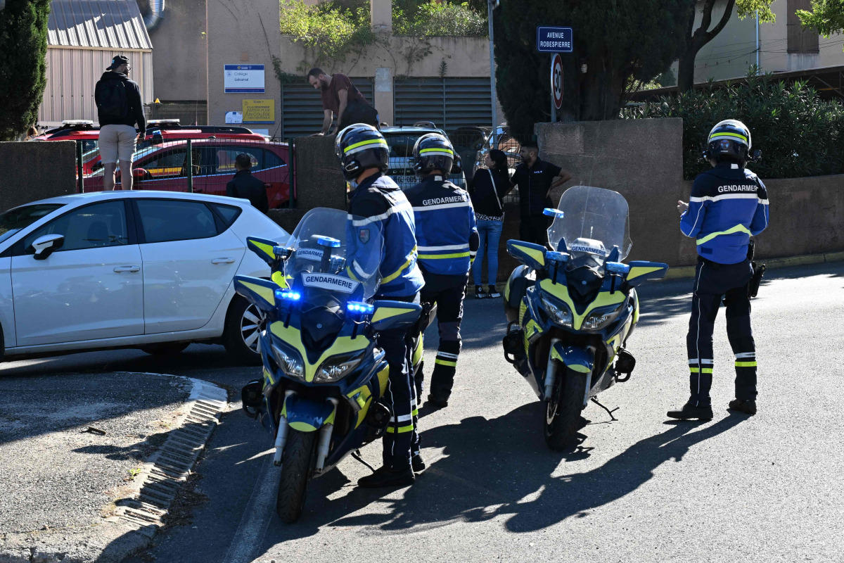 French gendarmes stand in front of Joseph-Lakanal high school after a headmaster was injured by a hunting rifle shot and a teenager was arrested in Aubagne, southern France, on October 12, 2026. (Photo by Miguel MEDINA / AFP)
