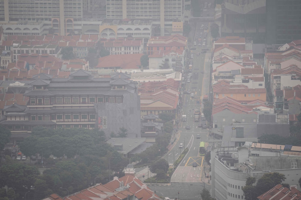 A general view of Chinatown in Singapore on October 16, 2026, as the country continues to be shrouded in haze caused by fires in Indonesia. (Photo by Yuichi Yamazaki / AFP)