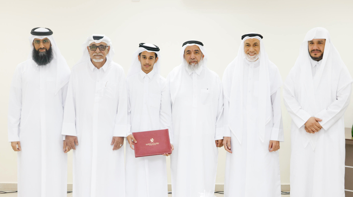 Minister of Awqaf and Islamic Affairs H E Ghanem bin Shaheen bin Ghanem Al Ghanim with officials and honouree during ceremony.